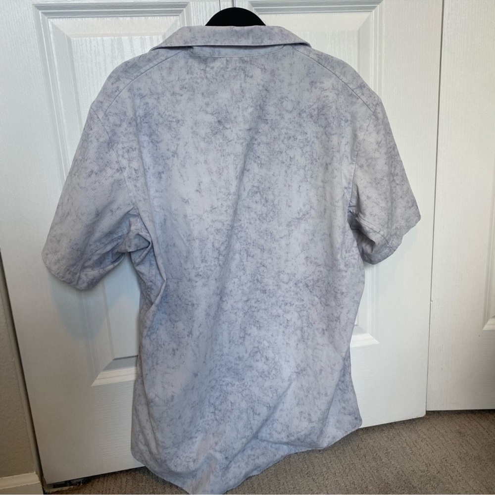 Lululemon airy on the move button up - Picture 3 of 4